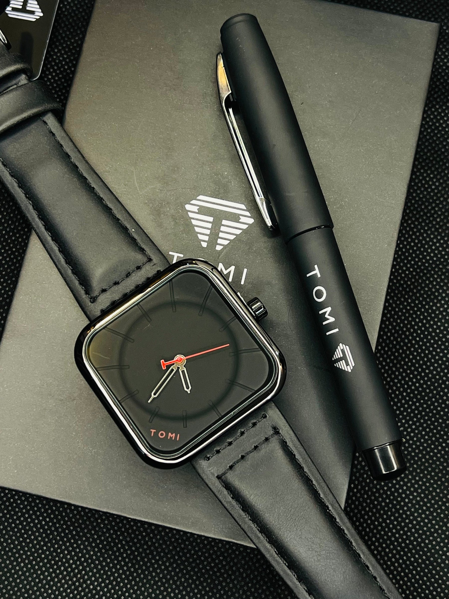 TOMI Luxe Black Minimalist Timepiece